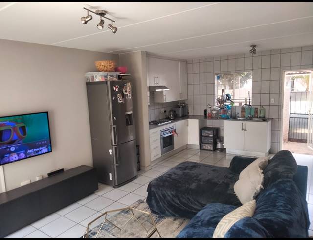 2 BEDROOM TOWNHOUSE FOR SALE IN SONNEGLANS